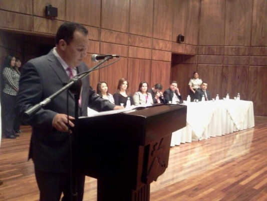 Marlen Perdomo recibe el Álvaro Contreras 2014