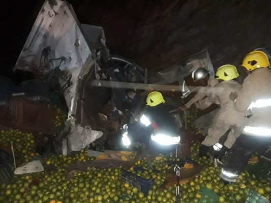 Tres muertos y dos heridos deja accidente de rastra en Olancho