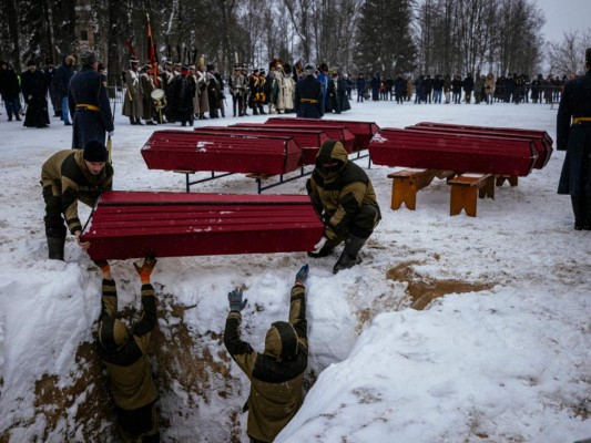 Rusia y Francia entierran soldados 200 años después de la derrota de Napoleón