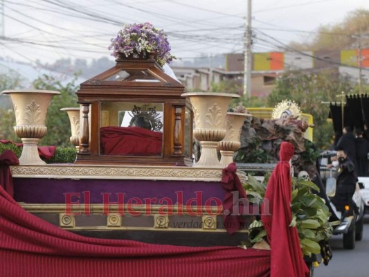 FOTOS: Así fue el recorrido del Santo Entierro de Jesús
