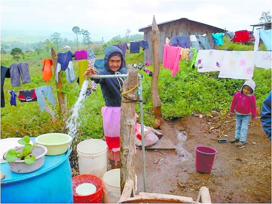 A un costo de L 46.8 millones llevan los servicios básicos a 19 municipios