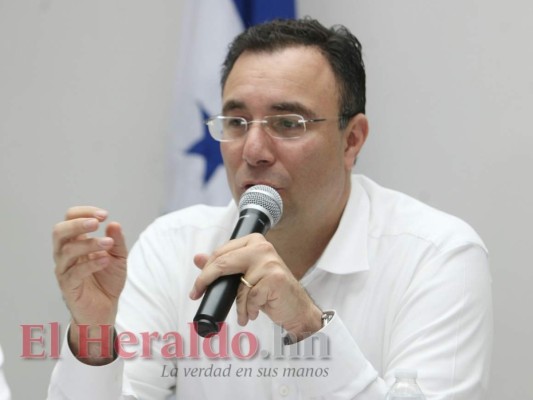 Desautorizan a Mario Segura hablar en nombre del Partido Liberal