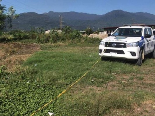 A disparos matan a hombre que cortaba la grama en una colonia de SPS