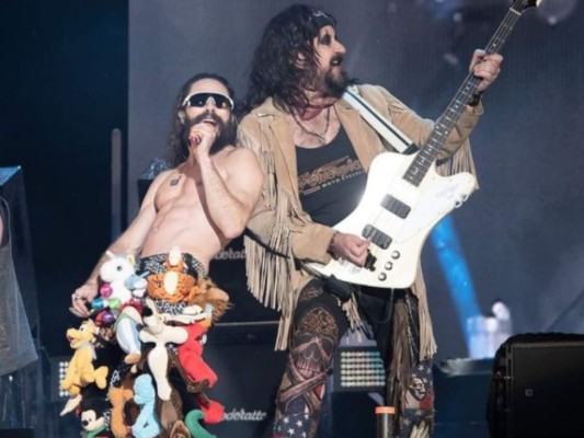 Cantantes, diseñadores y actores: famosos que se pintan las uñas