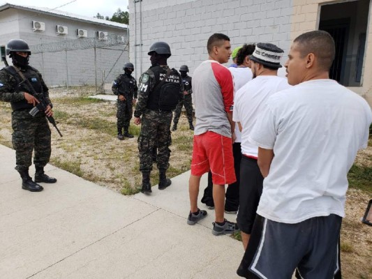 FOTOS: Así fue el traslado de 34 reos desde La Tolva hacia Támara y El Porvenir