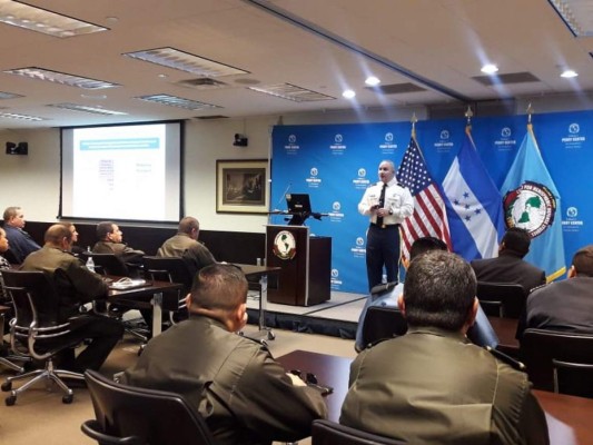 Alumnos del Colegio de Defensa Nacional visitan Centro de Estudios Hemisféricos en Washington