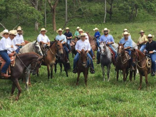 Honduras: Ganaderos piden cuatro años más para el presidente Juan Orlando Hernández
