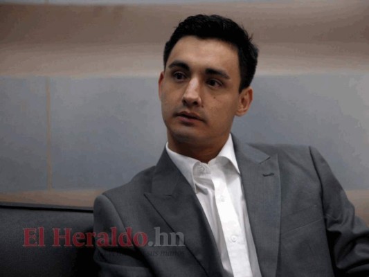 Allan Fajardo, el periodista con una carrera en ascenso y una fuerte polémica