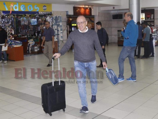 FOTOS: Sonriente y tranquilo, así salió Fabián Coito rumbo a sus vacaciones