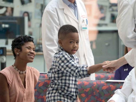 EEUU: Niño con manos trasplantadas quiere jugar fútbol&nbsp;&nbsp;