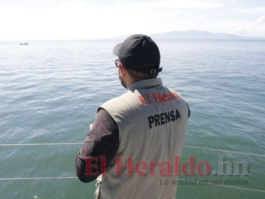 Un equipo de EL HERALDO Plus, con apoyo de las autoridades de la Fuerza Naval de Honduras (FNH), constató que el acceso a la bocana está disponible para salir a faenar en alta mar. Foto: David Romero/El Heraldo