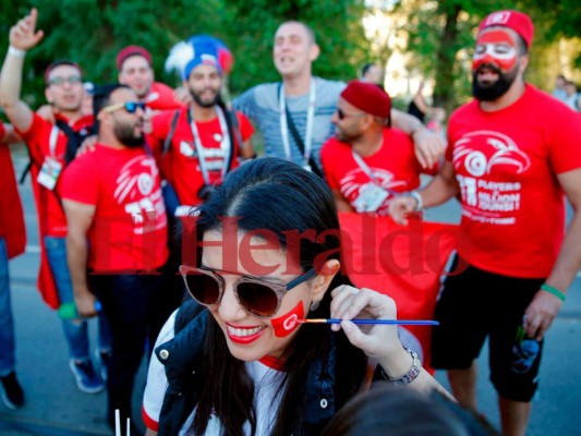 Así se vive la pasión del fútbol ante el encuentro de Inglaterra vs Túnez