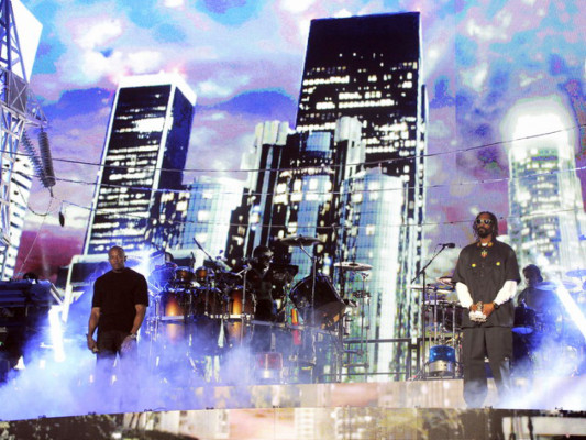 Cierra Coachella con homenaje a rapero Tupac