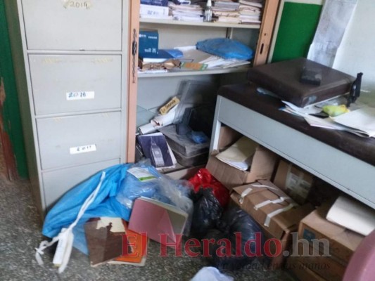 Más de 300 vacunas anticovid se dañan en Comayagua tras saqueo a centro de salud