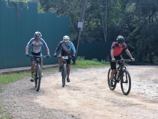 Ciclistas escalan 17 veces el Olimpo Merendón en apoyo a la Vuelta 2020&nbsp;&nbsp;