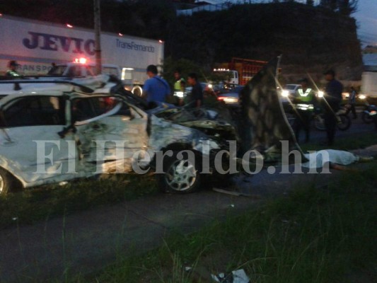 Dos muertos y tres heridos deja accidente en el anillo periférico