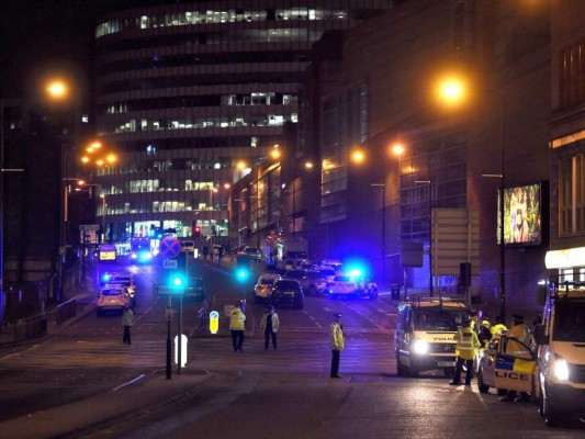 Momentos de terror tras explosiones en el Mánchester Arena en concierto de Ariana Grande