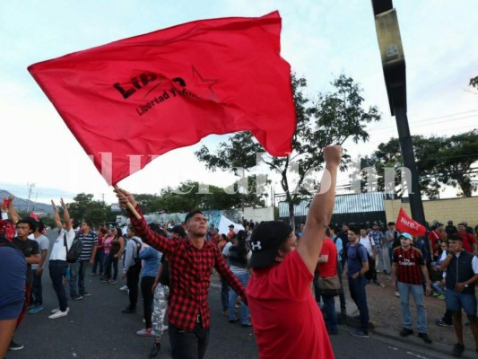 Impactantes imágenes de las marchas del Partido Nacional y Oposición