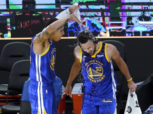 Curry suma 53 y bate récord en Warriors, que ganan a Nuggets
