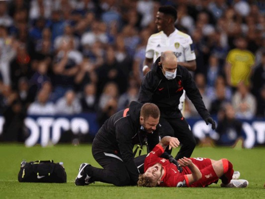 La espeluznante lesión de Harvey Elliott, mediocampista del Liverpool (Fotos)