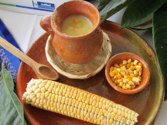 ¿Cómo preparar un delicioso atol de elote?