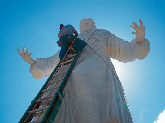 El Cristo de Cane luce imponente