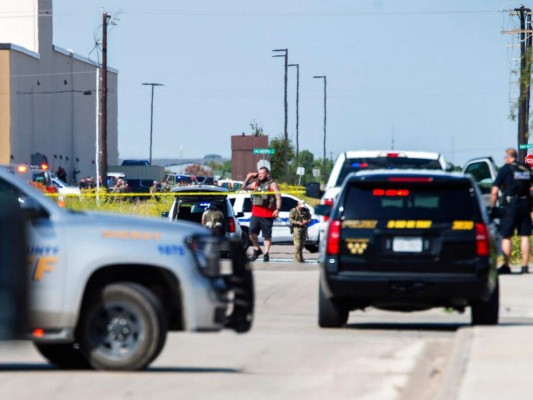 FOTOS: Incertidumbre y blindaje policial tras mortal tiroteo en Texas