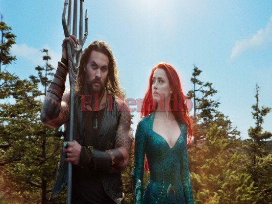 Esta imagen publicada por Warner Bros. Pictures muestra a Jason Momoa, a la izquierda, y Amber Heard, en una escena de 'Aquaman'. (Warner Bros. Imágenes a través de AP).