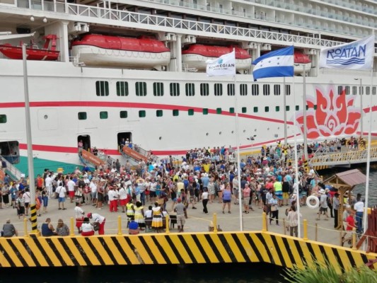 Roatán recibió el crucero turístico Norwegian Joy&nbsp;&nbsp;