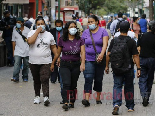FOTOS: Calles abarrotadas en la capital, mientras casos de covid se disparan