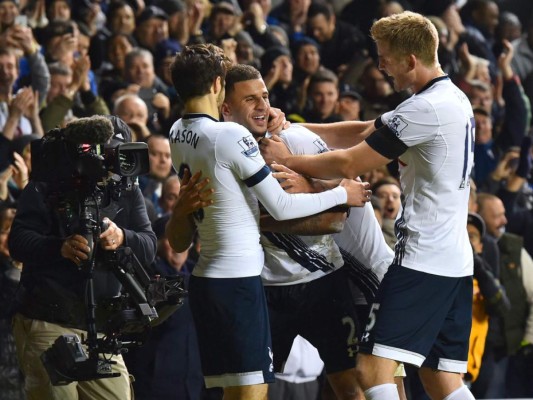 Tottenham gana al West Ham con doblete de Kane y se acerca a la cabeza