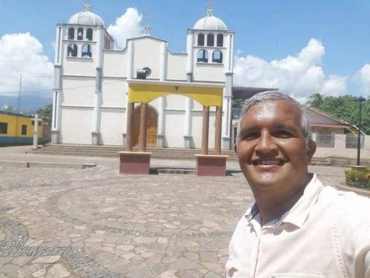 Atentan contra periodista Luis Almendares mientras transmitía vía Facebook