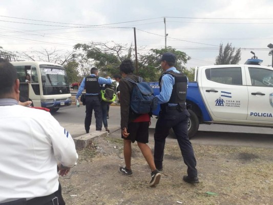 Capturan a dos universitarios con supuesta marihuana en la UNAH