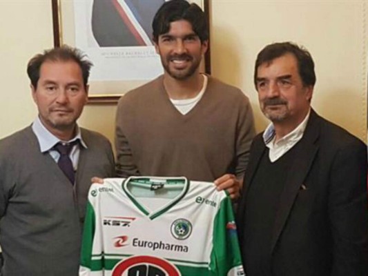 Sebastián 'El loco' Abreu firma por club chileno y alcanza récord Guinness