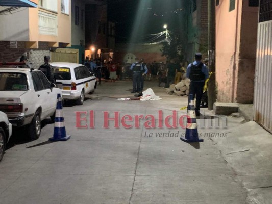 FOTOS: Conmoción y llanto en violenta escena del crimen de dirigente de taxis