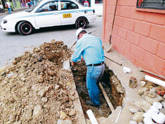 Tuberías dañadas generan escasez de agua en Comayagua