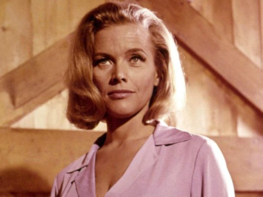 Muere chica Bond, Molly Peters a los 75 años