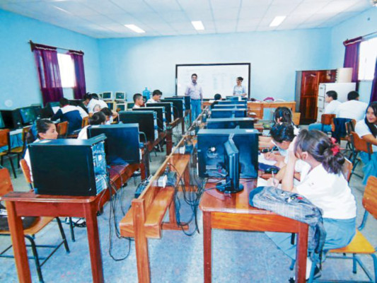 Formación educativa y agrícola reciben miles de niños pobres de Comayagua