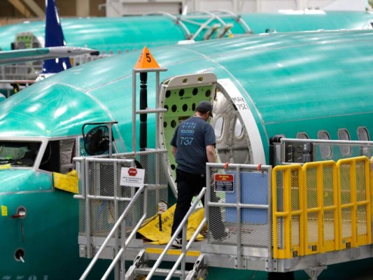 Casi la mitad de las muertes en 2018 y 2019 ocurrieron en los accidentes de dos aviones Boeing 737 Max en Indonesia y Etiopía. FOTO: AP