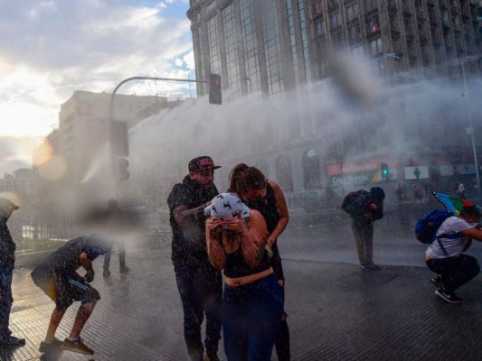 Las fotos de la marcha más grande en Chile tras semana de disturbios