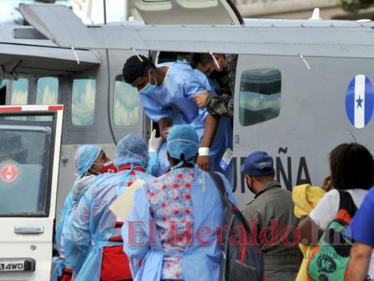 Así fue el traslado a Tegucigalpa de los heridos tras el voraz incendio en Guanaja