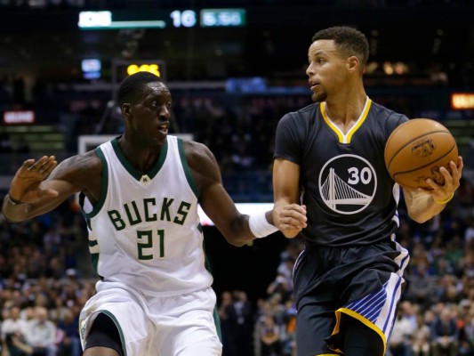 Kevin Durant guió a Golden State en triunfo sobre Milwaukee Bucks de 124-121
