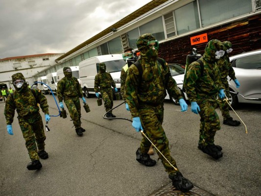 Hallan cadáveres en hogares de ancianos en España