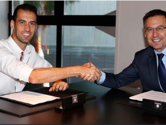 Sergio Busquets renueva con el Barcelona hasta 2023