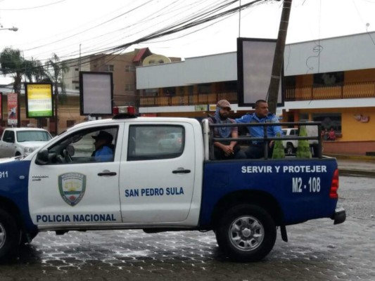 Policía Nacional y fiscal del Ministerio Público abren portones e ingresan a la UNAH-VS; hay un estudiante detenido