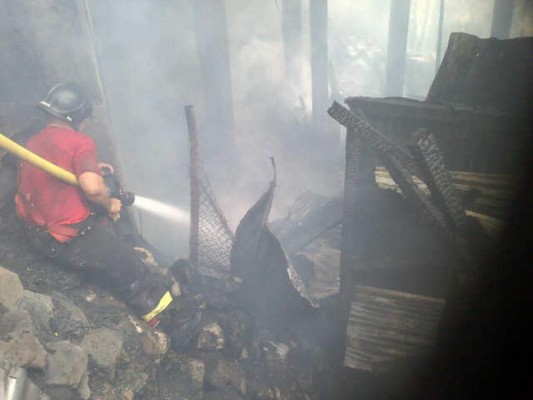 Incendio consume al menos dos viviendas en la Torocagua