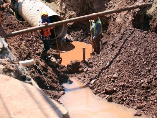 Vecinos claman agilizar obras en la avenida Gutenberg de Tegucigalpa