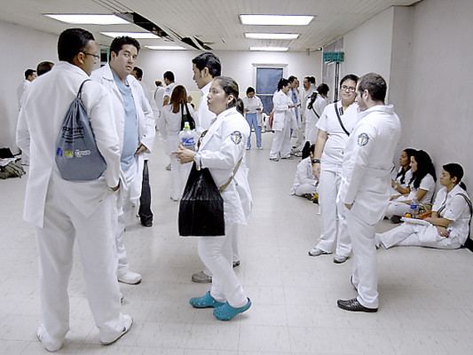 Internos protestan en Tegucigalpa por la suspensión de su pasantía