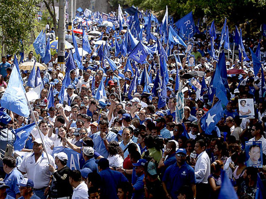 Nacionalistas de Azules Unidos realizan 'marcha por la unidad' en la capital hondureña
