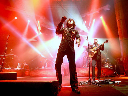 Rock cantinero al estilo Bunbury se vivió en Honduras